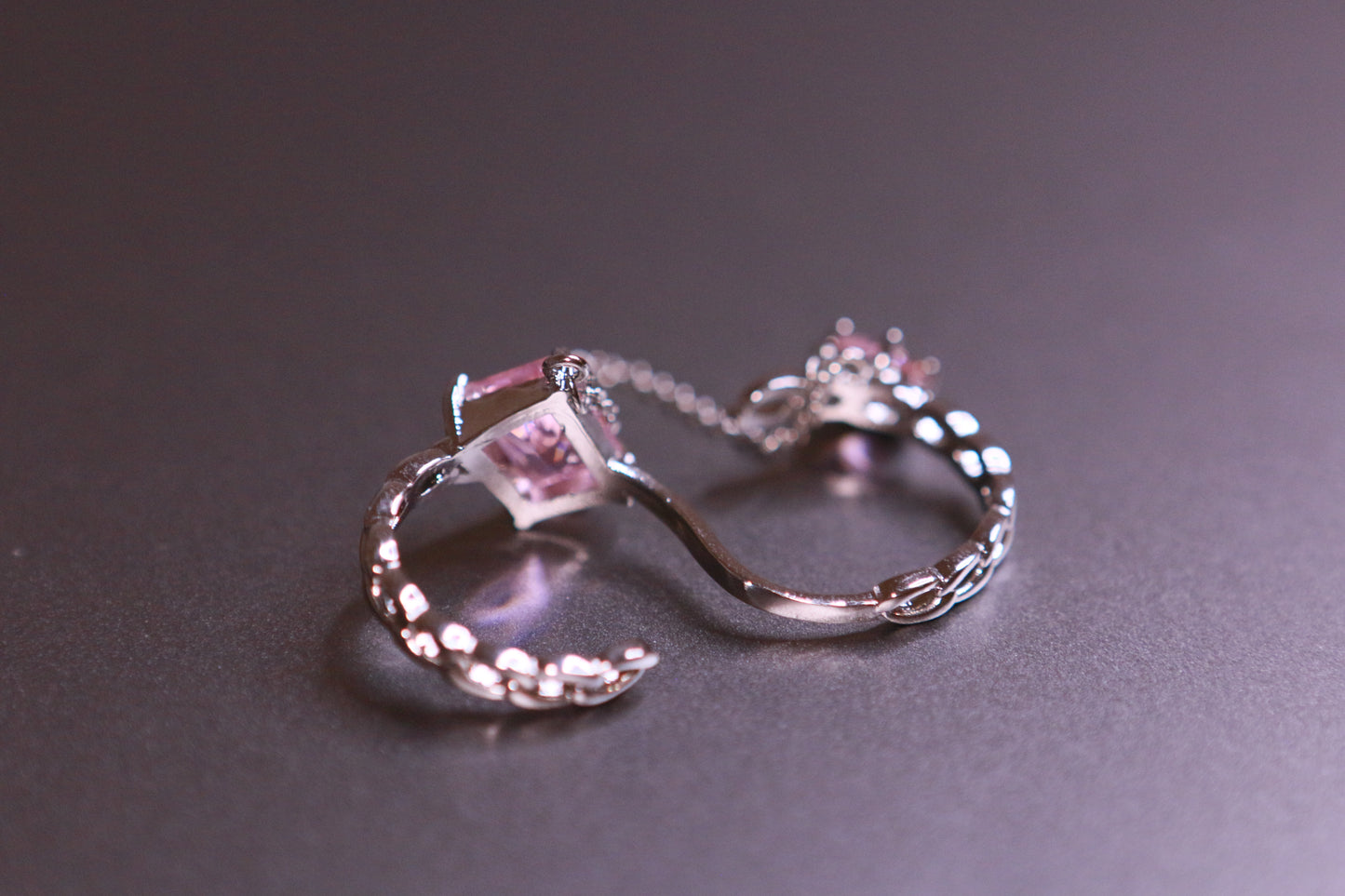 Zircon Linked Ring