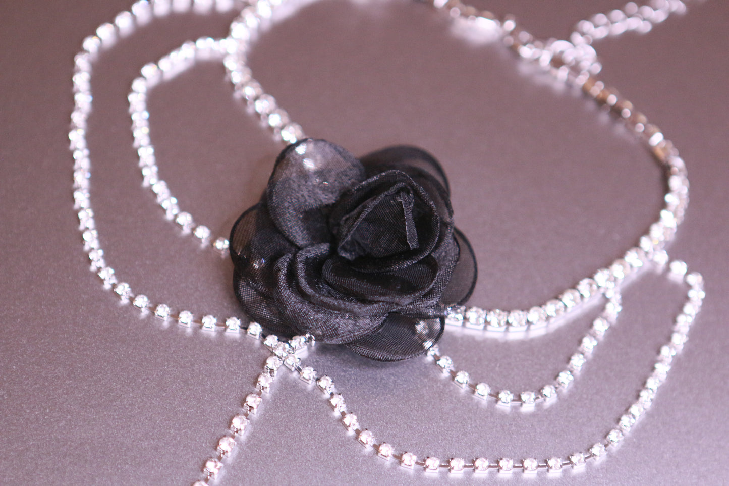 Diamond-Entrusted Flower Necklace