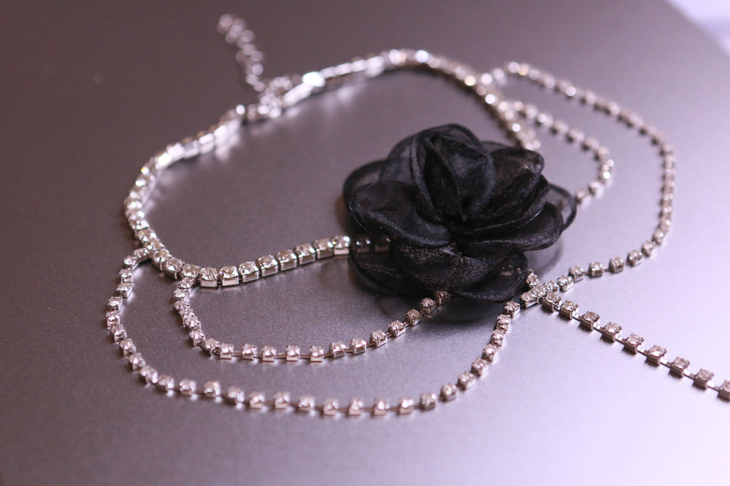 Diamond-Entrusted Flower Necklace